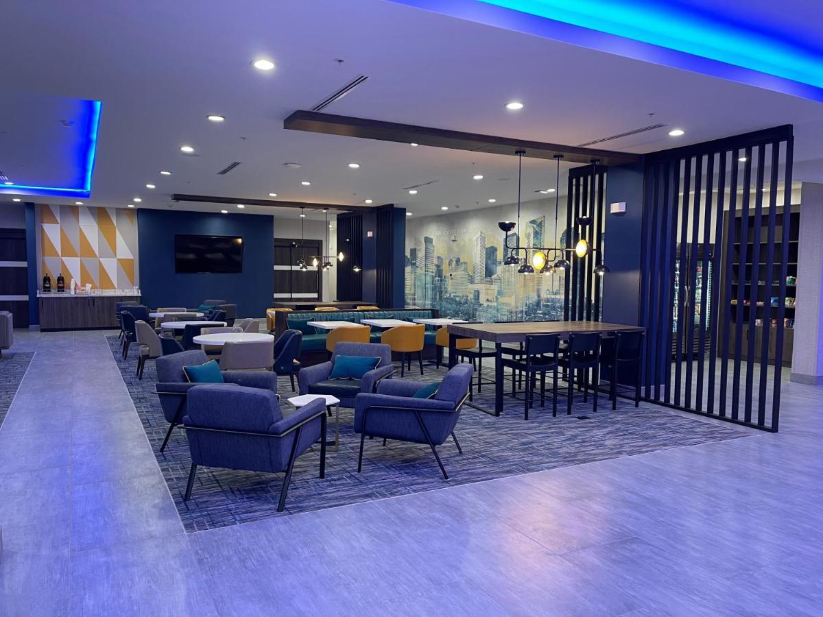 La Quinta Inn & Suites By Wyndham Dallas/Fairpark Extérieur photo