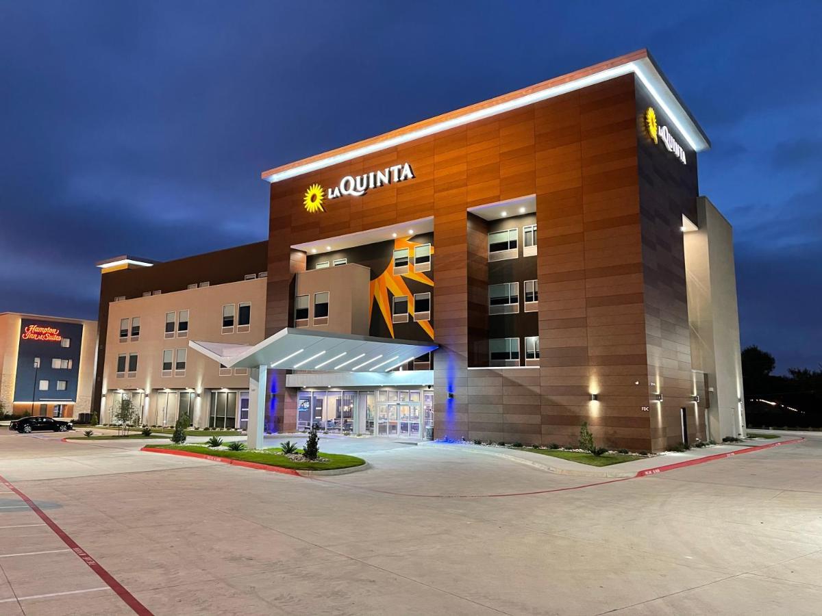 La Quinta Inn & Suites By Wyndham Dallas/Fairpark Extérieur photo