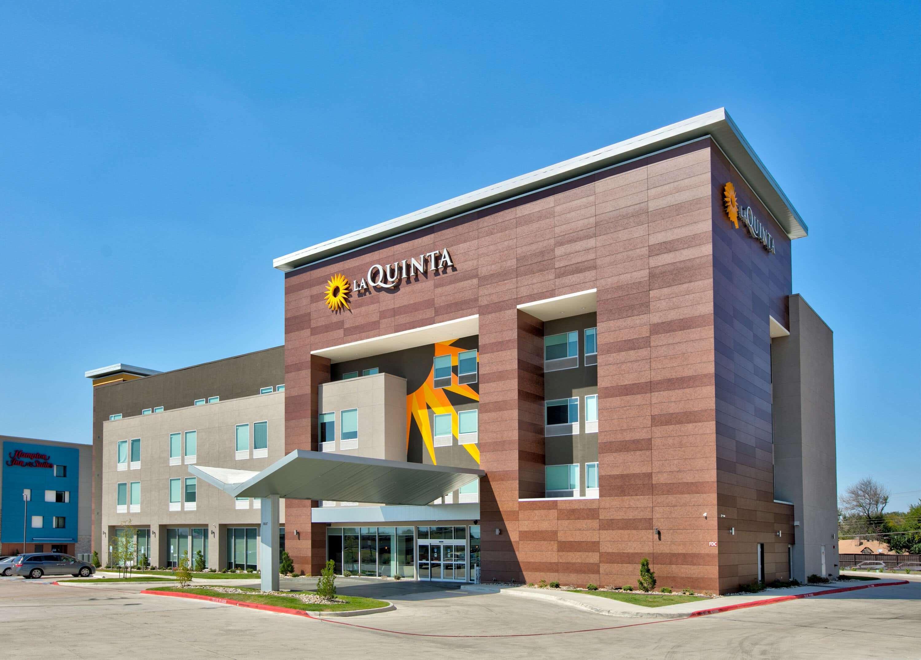 La Quinta Inn & Suites By Wyndham Dallas/Fairpark Extérieur photo