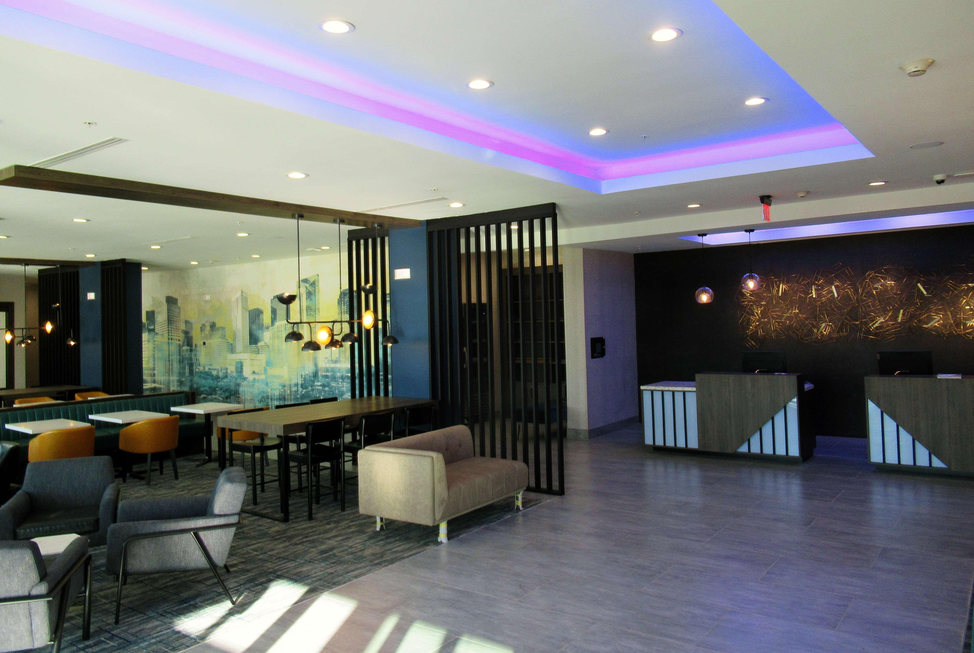 La Quinta Inn & Suites By Wyndham Dallas/Fairpark Extérieur photo