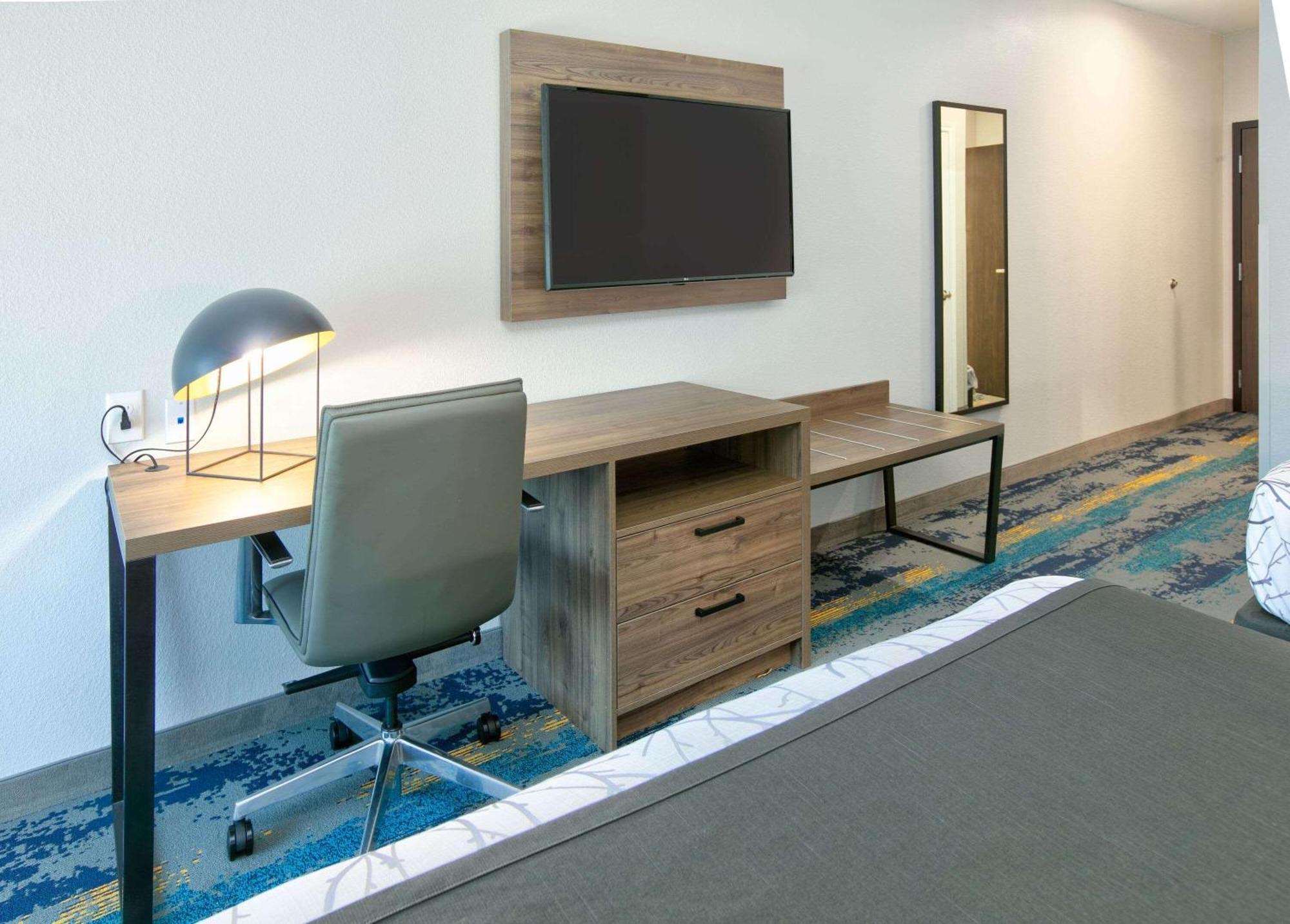 La Quinta Inn & Suites By Wyndham Dallas/Fairpark Extérieur photo